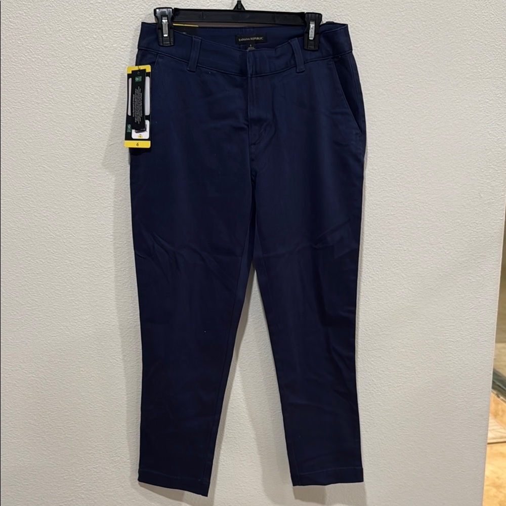 Banana Republic Navy cropped chino Pants, size 6, nwt